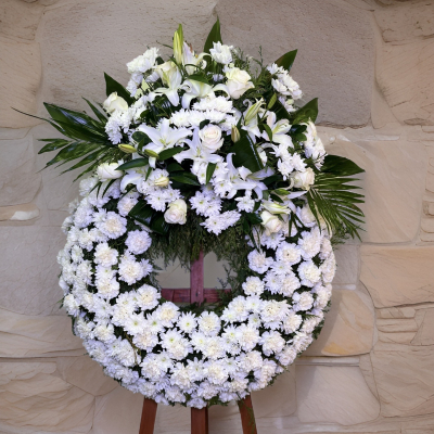 corona funeraria blanca